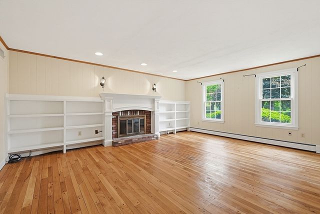 7 Cahill Park Dr, Framingham, MA 01702