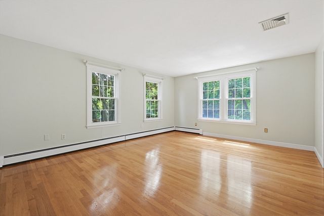 7 Cahill Park Dr, Framingham, MA 01702