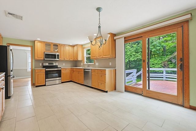7 Cahill Park Dr, Framingham, MA 01702