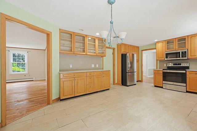 7 Cahill Park Dr, Framingham, MA 01702