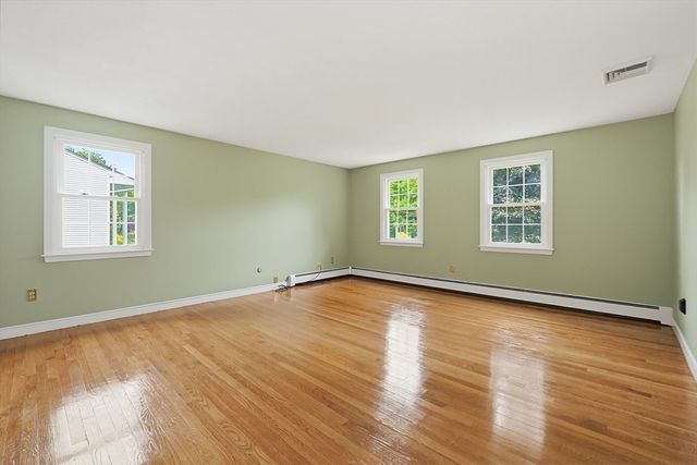 7 Cahill Park Dr, Framingham, MA 01702