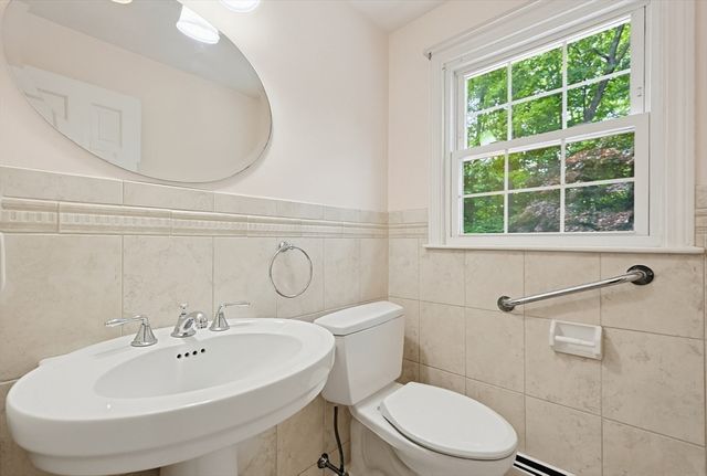 7 Cahill Park Dr, Framingham, MA 01702