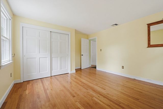 7 Cahill Park Dr, Framingham, MA 01702