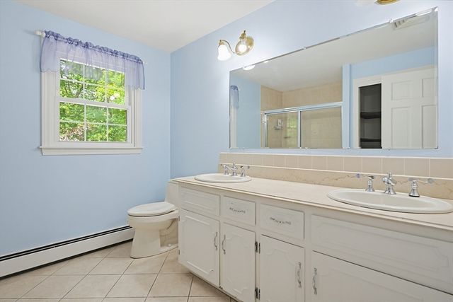 7 Cahill Park Dr, Framingham, MA 01702