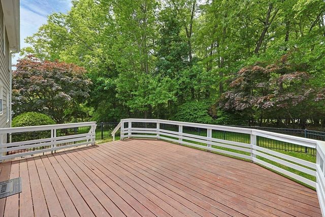 7 Cahill Park Dr, Framingham, MA 01702