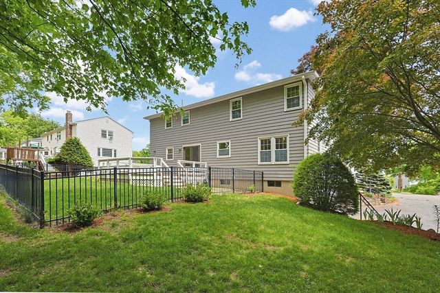 7 Cahill Park Dr, Framingham, MA 01702