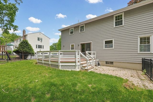 7 Cahill Park Dr, Framingham, MA 01702