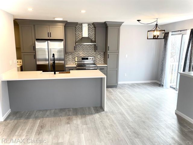 337 NEPTUNE Drive, Walled Lake, MI 48390