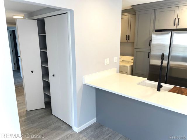 337 NEPTUNE Drive, Walled Lake, MI 48390