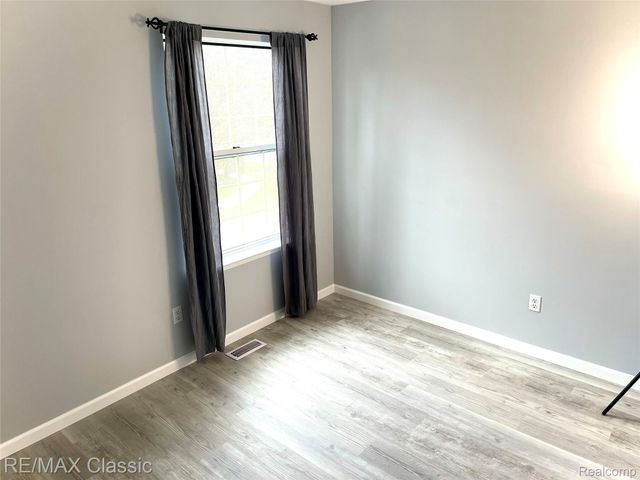 337 NEPTUNE Drive, Walled Lake, MI 48390