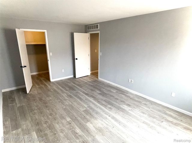 337 NEPTUNE Drive, Walled Lake, MI 48390