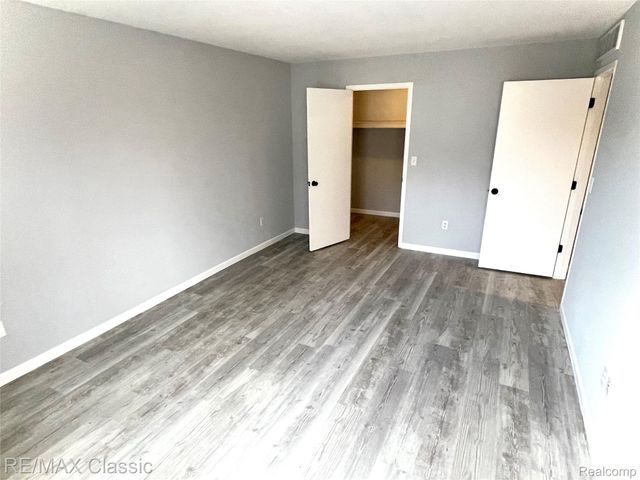 337 NEPTUNE Drive, Walled Lake, MI 48390