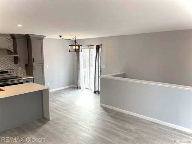 337 NEPTUNE Drive, Walled Lake, MI 48390