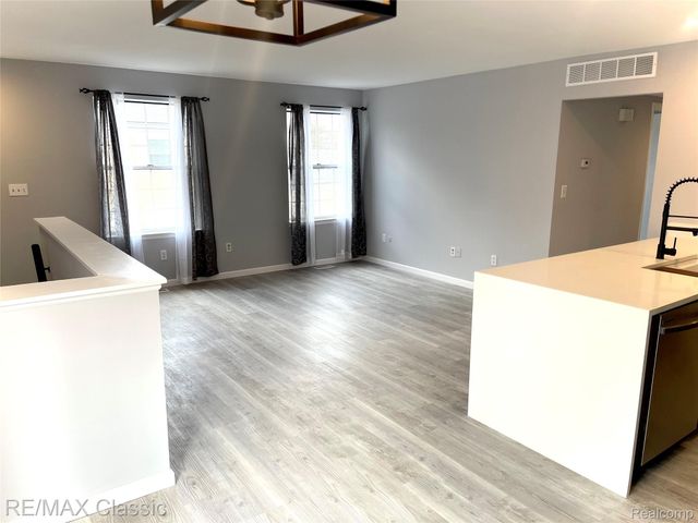 337 NEPTUNE Drive, Walled Lake, MI 48390