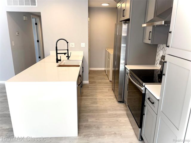 337 NEPTUNE Drive, Walled Lake, MI 48390