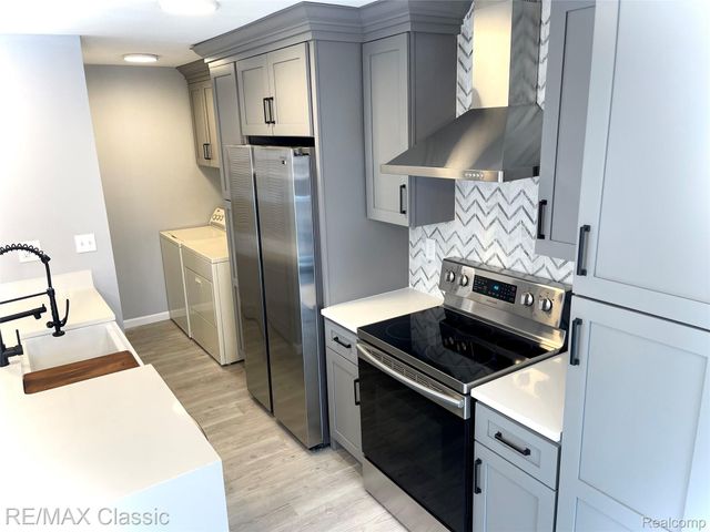 337 NEPTUNE Drive, Walled Lake, MI 48390