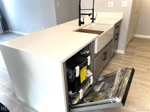 337 NEPTUNE Drive, Walled Lake, MI 48390