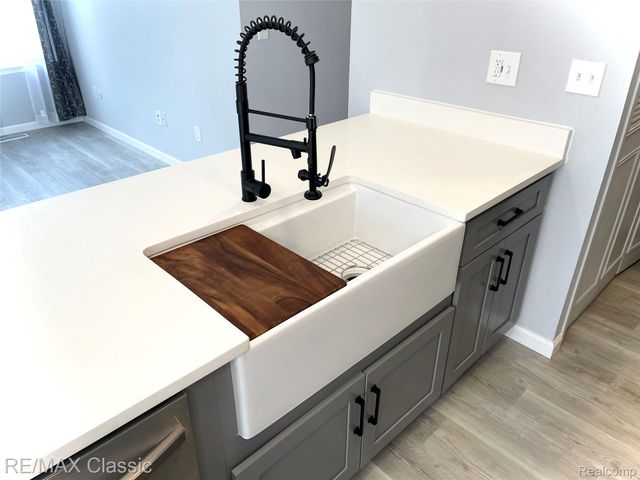 337 NEPTUNE Drive, Walled Lake, MI 48390