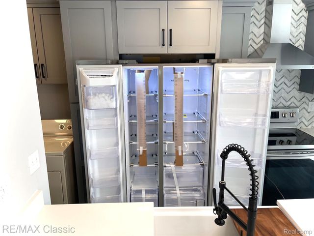 337 NEPTUNE Drive, Walled Lake, MI 48390