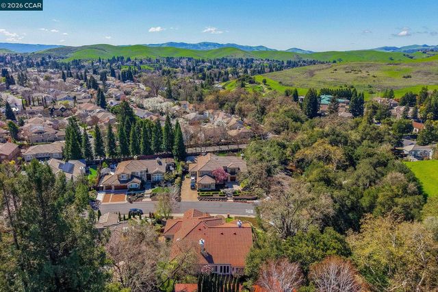101 Victoria Pl, Danville, CA 94506