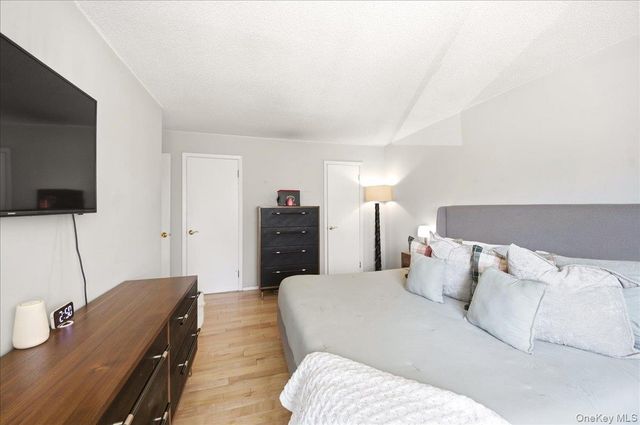 14 Granada Crescent 18, White Plains, NY 10603