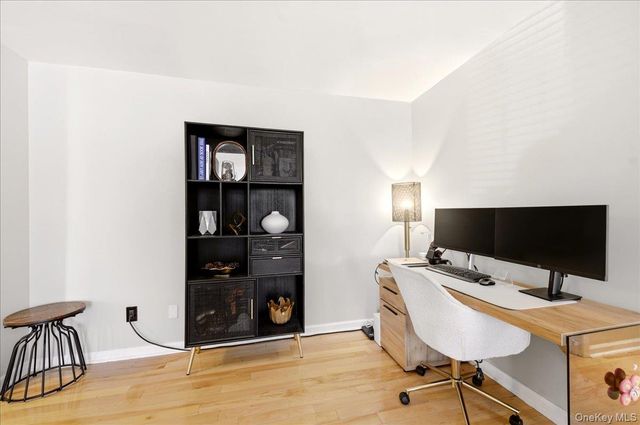 14 Granada Crescent 18, White Plains, NY 10603