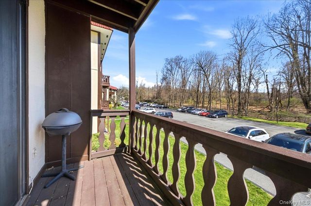 14 Granada Crescent 18, White Plains, NY 10603