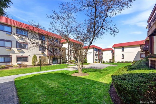 14 Granada Crescent 18, White Plains, NY 10603