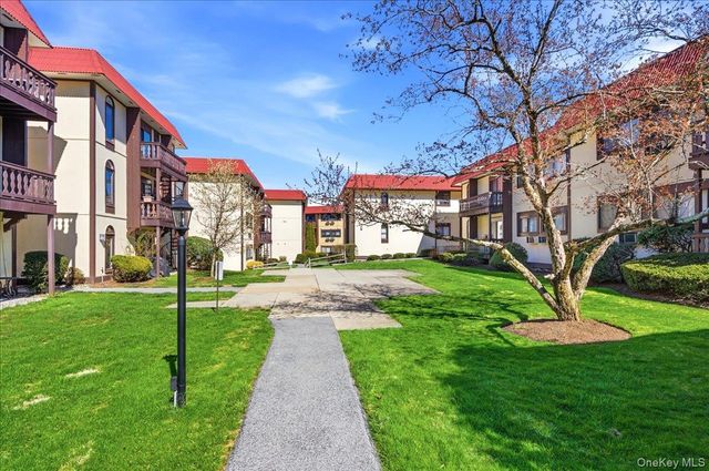 14 Granada Crescent 18, White Plains, NY 10603