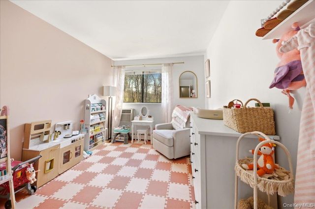 14 Granada Crescent 18, White Plains, NY 10603