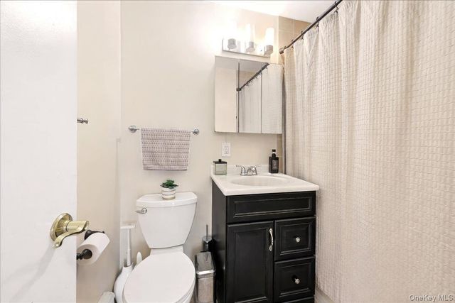 14 Granada Crescent 18, White Plains, NY 10603