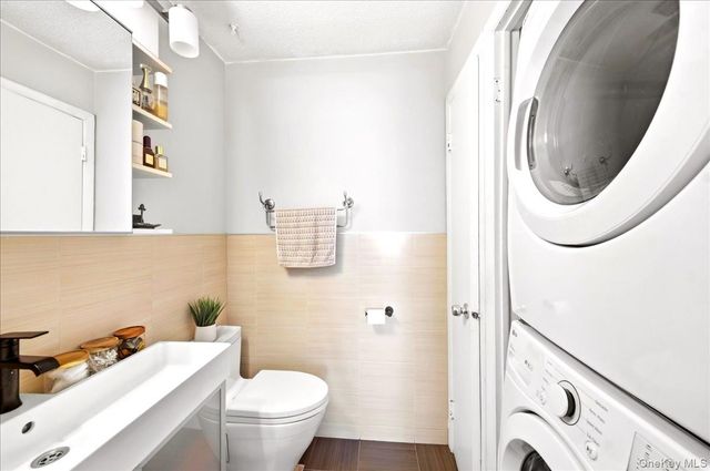 14 Granada Crescent 18, White Plains, NY 10603