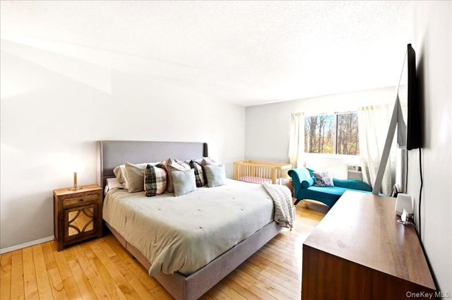 14 Granada Crescent 18, White Plains, NY 10603