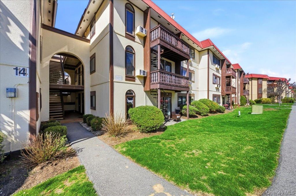 14 Granada Crescent 18, White Plains, NY 10603