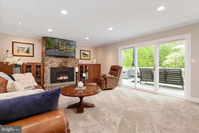 305 CHARLES HALL DR, Millersville, MD 21108