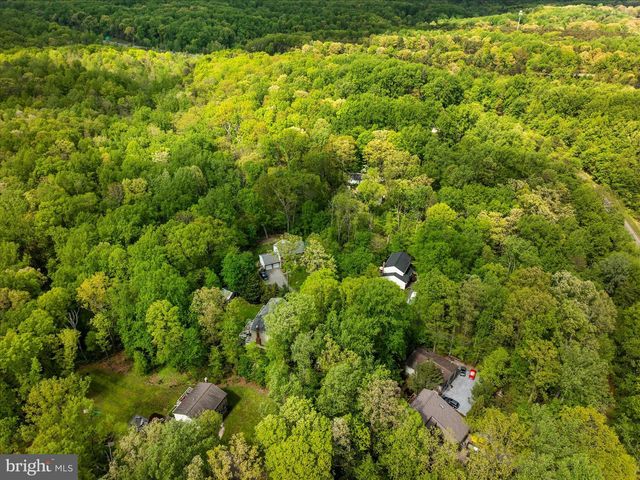 305 CHARLES HALL DR, Millersville, MD 21108