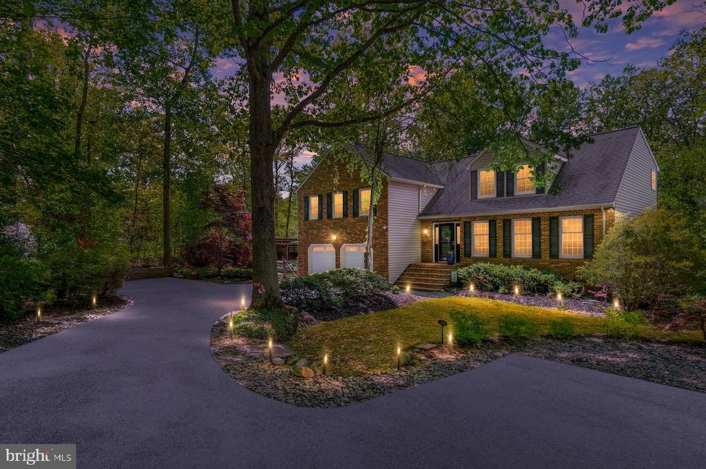 305 CHARLES HALL DR, Millersville, MD 21108