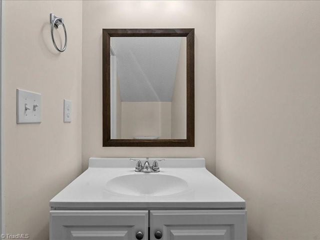 3967 Elizabeth Glen Way, Jamestown, NC 27282
