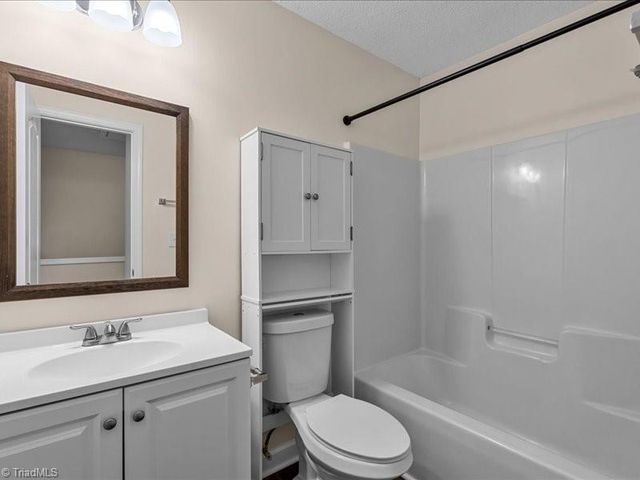 3967 Elizabeth Glen Way, Jamestown, NC 27282