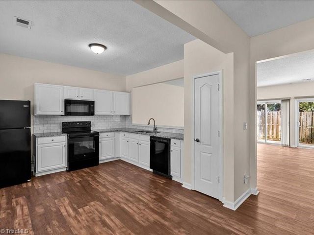 3967 Elizabeth Glen Way, Jamestown, NC 27282