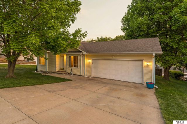 8887 Verdon Circle, Plattsmouth, NE 68048