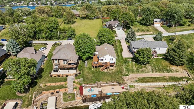 8887 Verdon Circle, Plattsmouth, NE 68048