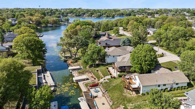 8887 Verdon Circle, Plattsmouth, NE 68048