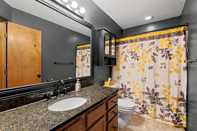 6525 E 39th Ct., Wichita, KS 67226