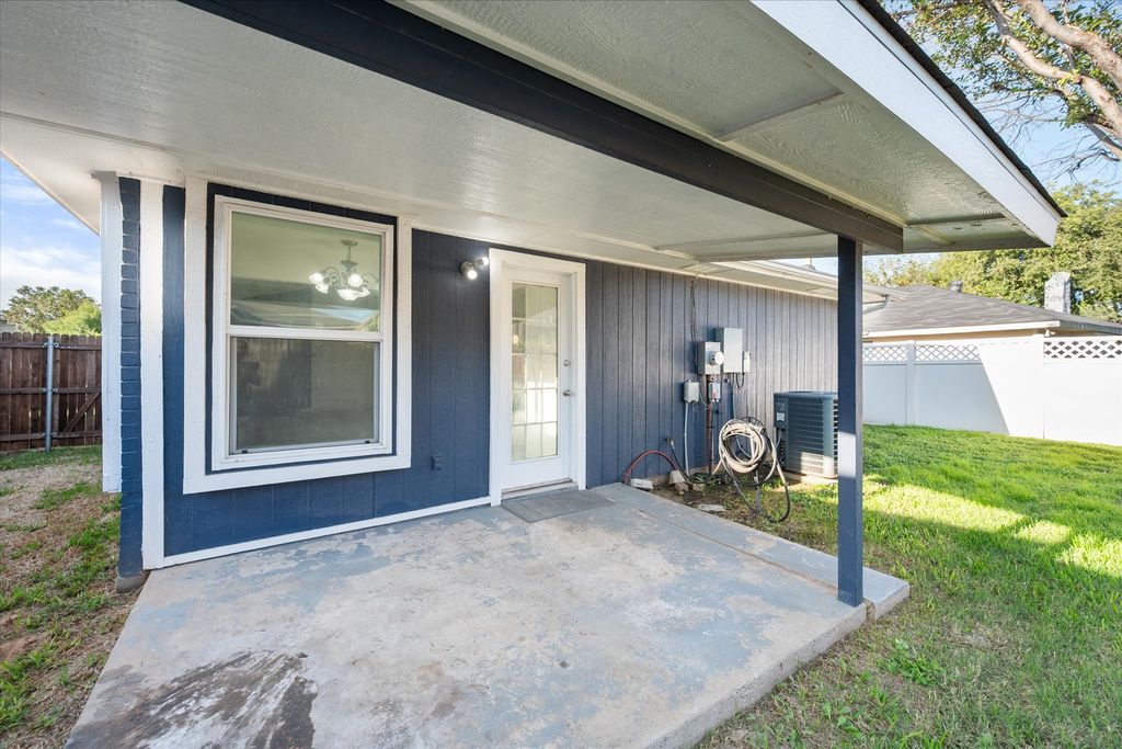 411 Lantana Drive, Arlington, TX 76018 — photo 5