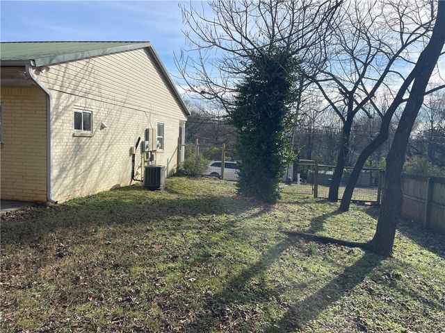 497 S Wood Avenue, Fayetteville, AR 72701