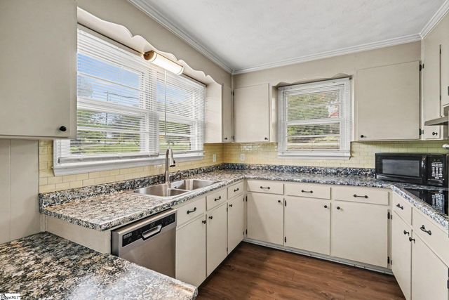 2 Ayersdale Drive, Taylors, SC 29687