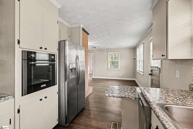 2 Ayersdale Drive, Taylors, SC 29687