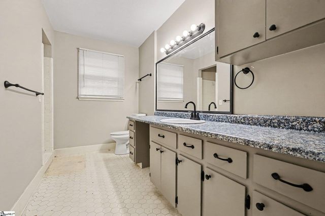 2 Ayersdale Drive, Taylors, SC 29687