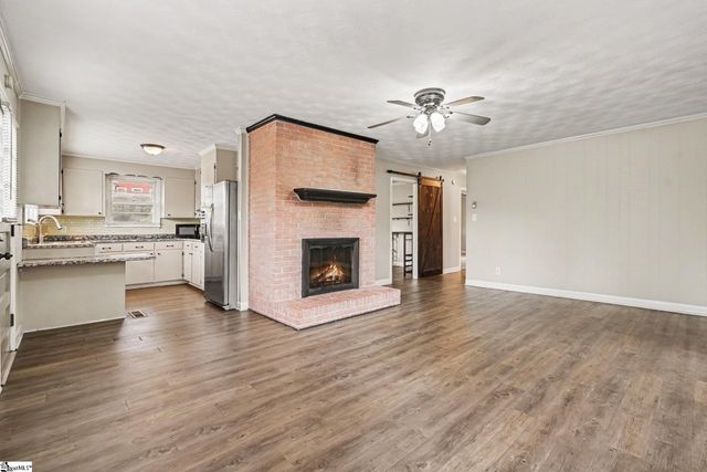 2 Ayersdale Drive, Taylors, SC 29687